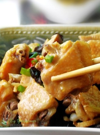 Steamed Chicken Wings with Mushrooms and Fungus