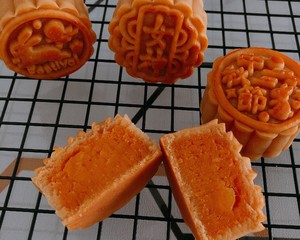 Cantonese-style Bean Paste Egg Yolk Mooncakes (super Detailed Steps, Suitable for Novices) recipe