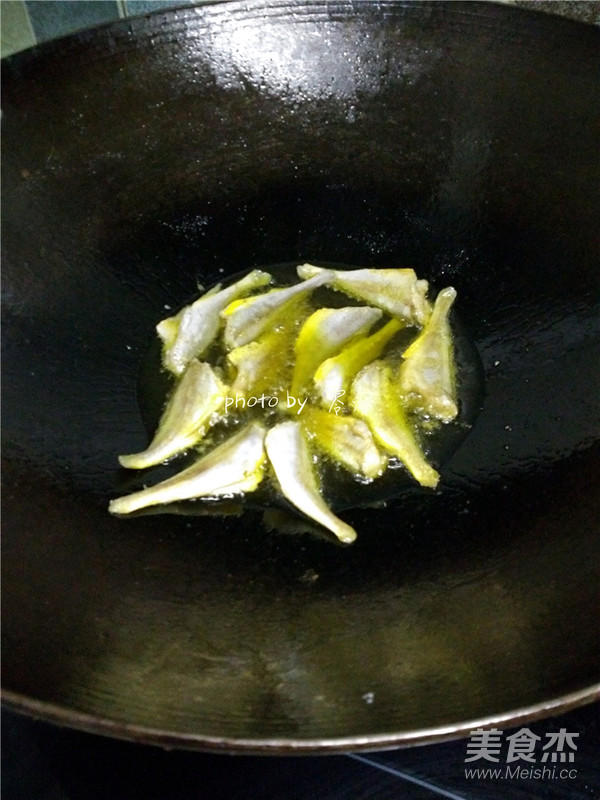 Hot and Sour Small Yellow Croaker recipe