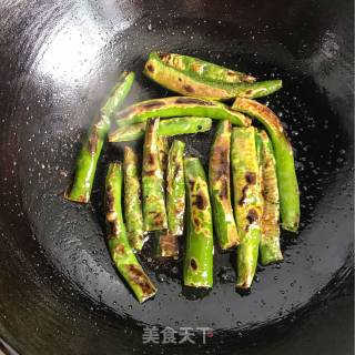 Stir-fried Beef with Tiger Skin Chili recipe