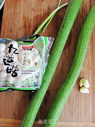 Braised Loofah with Dried Shrimp and White Mushroom recipe