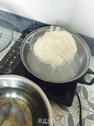 Stir-fried Vermicelli with Loofah and Goose recipe