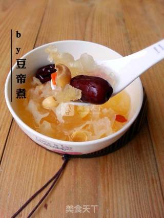 Lotus Seed and Tremella Soup recipe