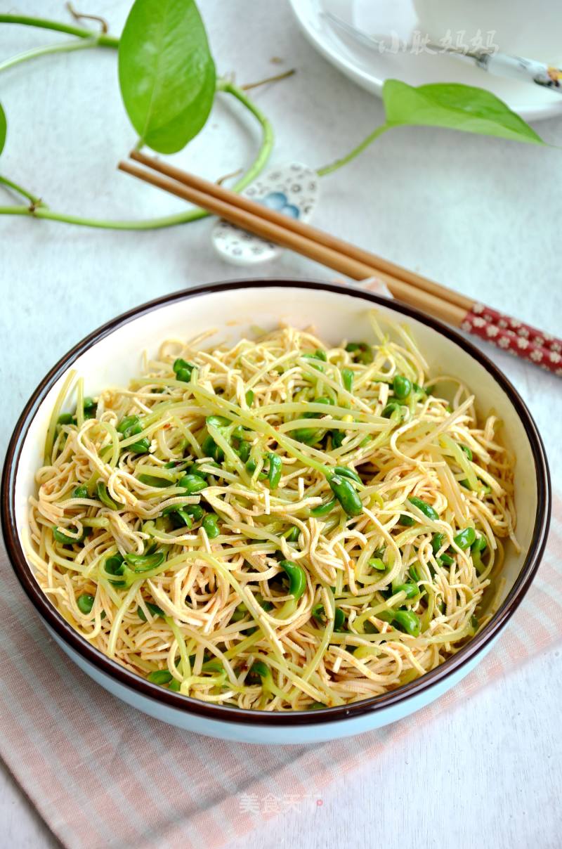 Bean Sprouts Mixed with Dried Shreds recipe