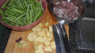 Home Cooking-kidney Beans and Potatoes Braised Pork Ribs recipe