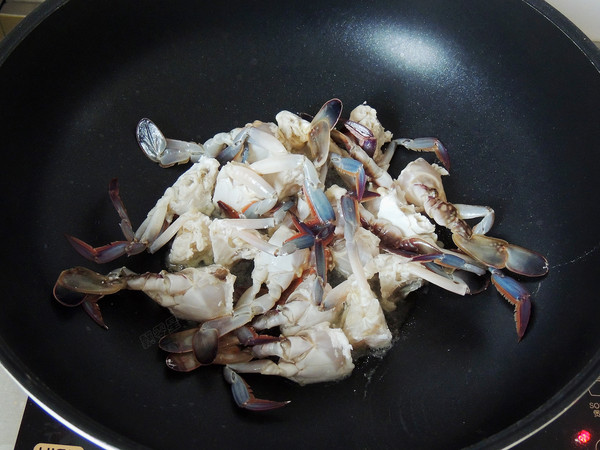 Stir-fried Port Crab with Green Onion and Ginger recipe