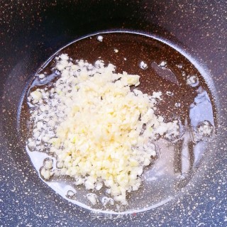Enoki Mushroom with Garlic recipe