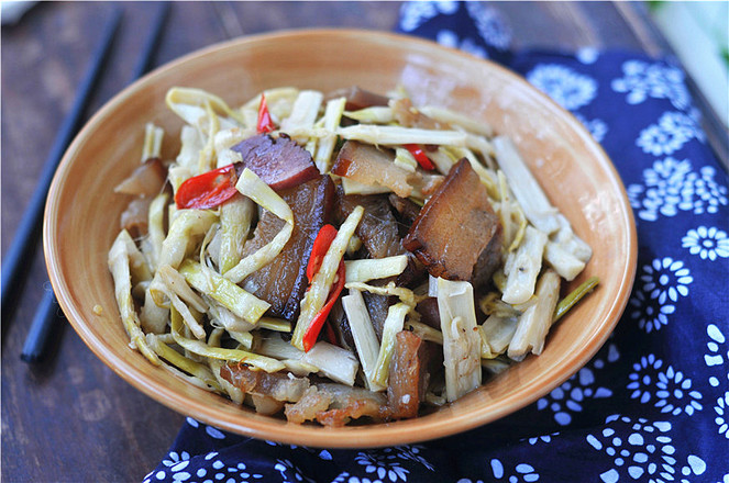 Stir-fried Bacon with Dried Bamboo Shoots recipe