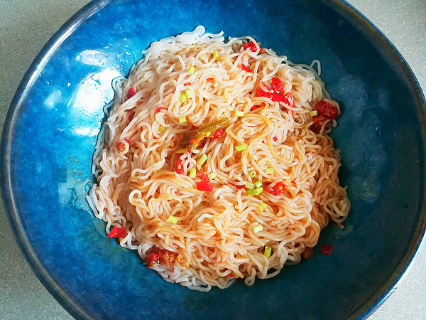 Fresh Pepper Tribute Vegetable Mixed with Rice Noodles recipe