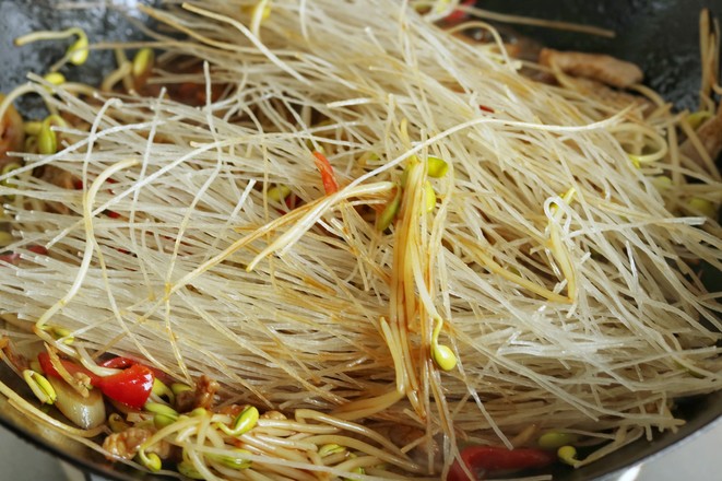 Fried Noodles with Soy Sprouts recipe