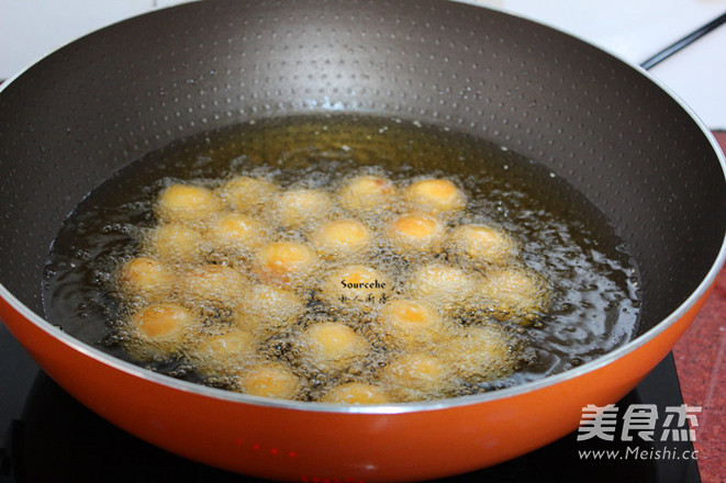 Soft Glutinous Pumpkin Sesame Balls recipe