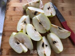 Fresh White Fungus and Fragrant Pear Soup recipe