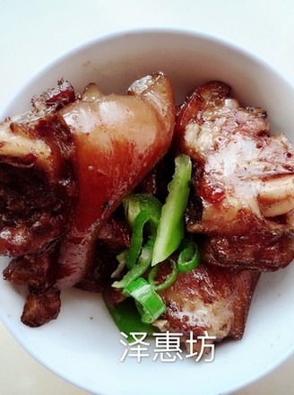 Braised Pork Knuckles with Wild Ginger and White Kou recipe