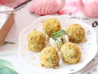 Seaweed Pork Floss Rice Ball recipe