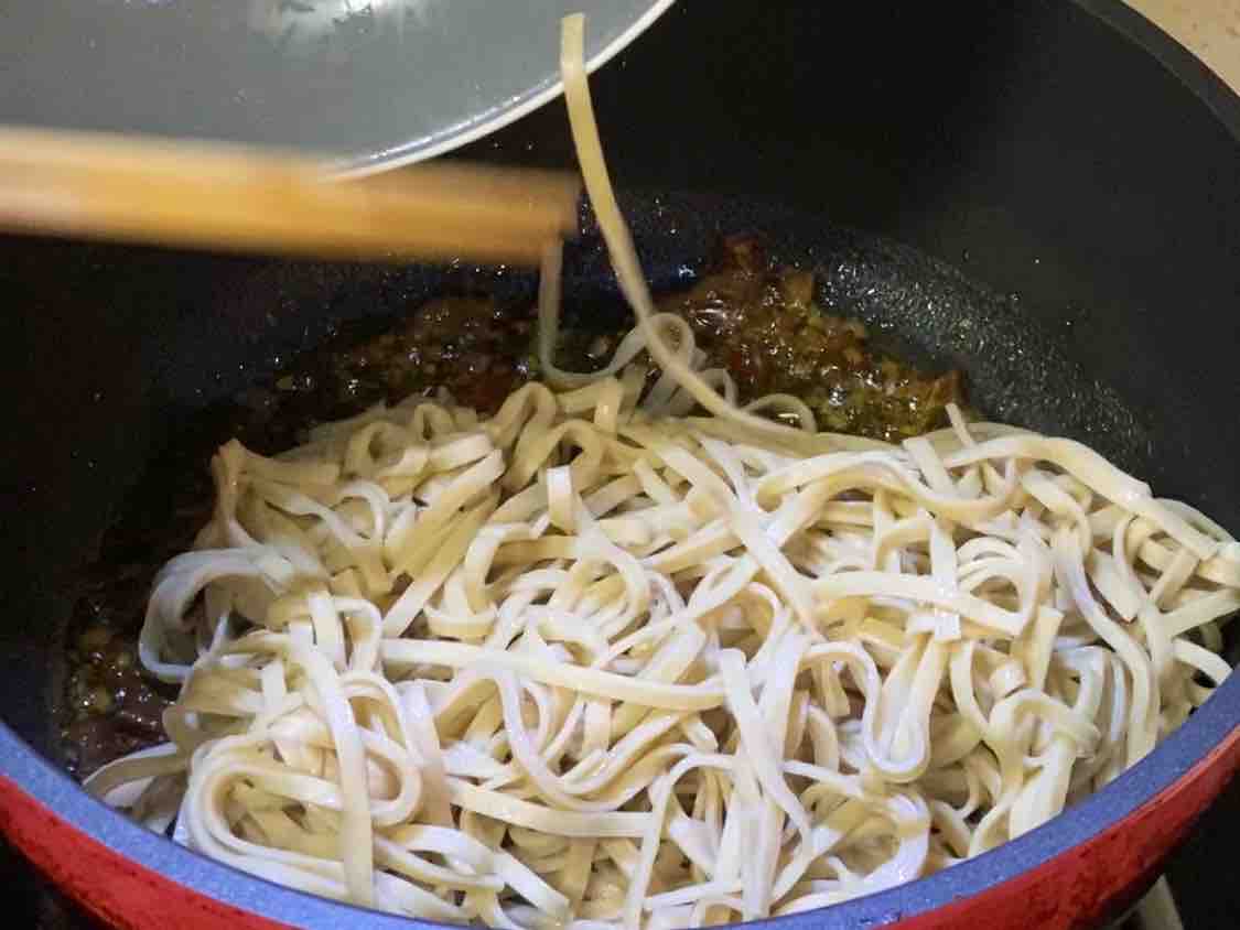 Stir-fried Soba Noodles with Spicy Clam Sauce recipe