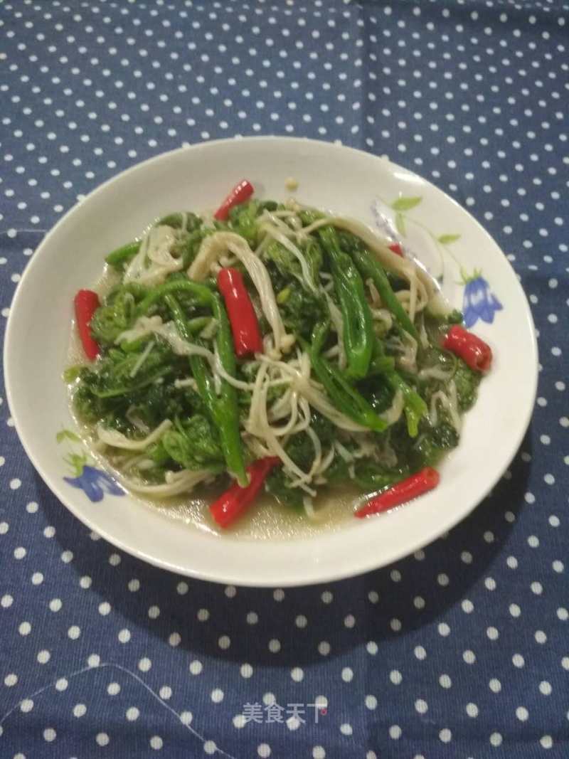 Stir-fried Pumpkin Cran with Enoki Mushroom recipe