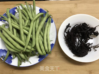 Green Beans with Prunes and Vegetables recipe