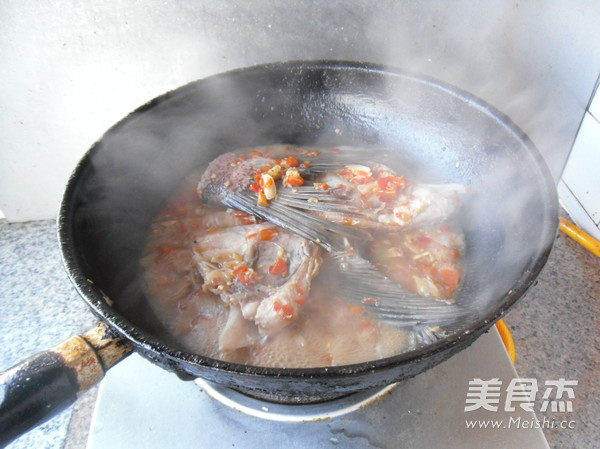 Grilled Fish Fins with Chopped Pepper recipe