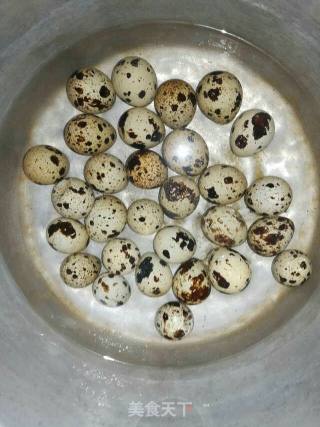 Tiger Skin Quail Eggs in Tomato Sauce recipe