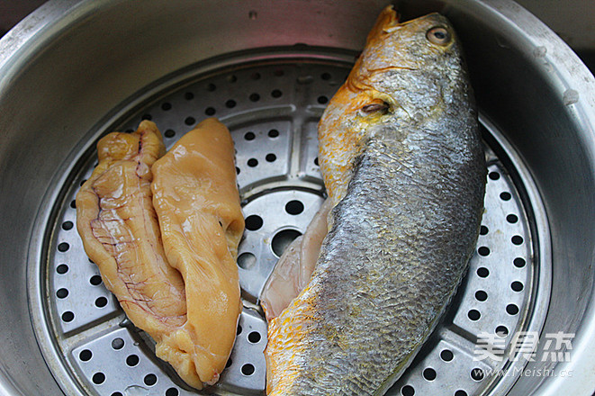 Braised Large Yellow Croaker in Soy Sauce recipe
