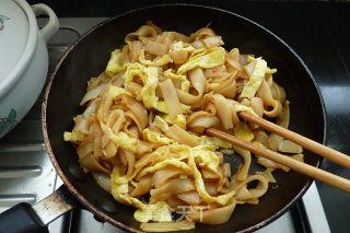 Fried Hor Fun with Egg recipe