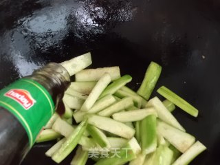 Stir-fried Loofah with Carrots recipe