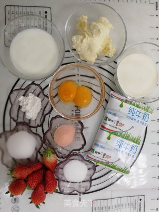 Strawberry Sea Salt Milk Cover Cake recipe