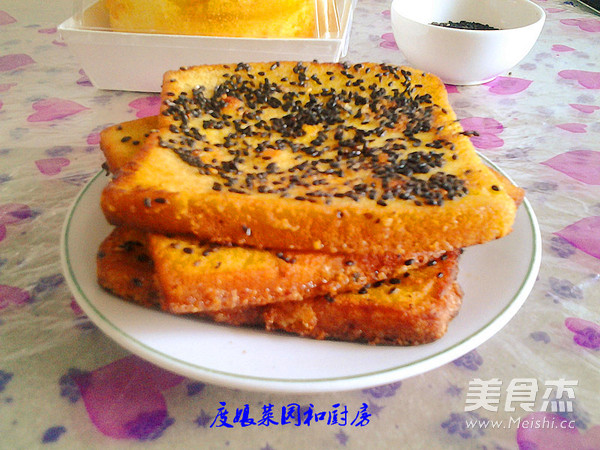 Fried Eggs on Toast Bread recipe