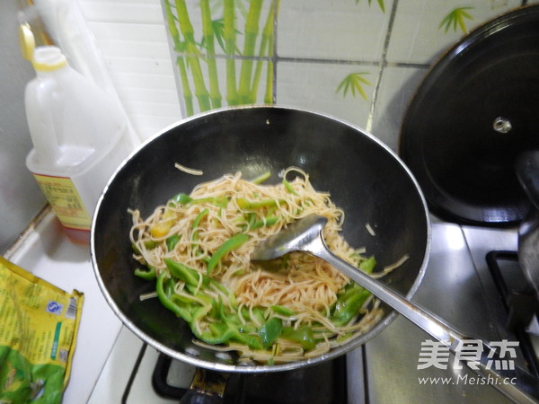 Stir-fried Shredded Bean with Green Pepper recipe