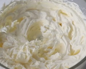 Simple Cream Frosting (can be Used for Hand-painting or Writing on Cakes) recipe