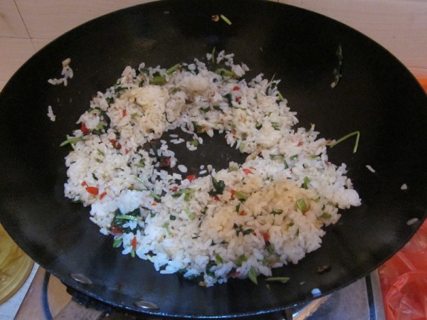 Fried Rice with Convolvulus and Shrimp Skin recipe