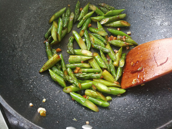 Stir-fried Asparagus with Nut Lily recipe