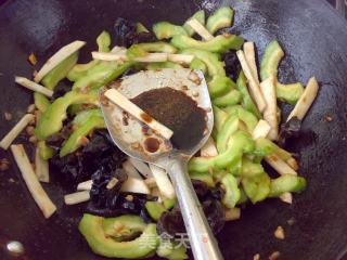 Fried Bitter Gourd with Yam and Cloud Ears recipe