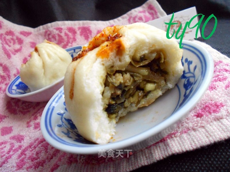 Pork Buns with Pickled Vegetable Vermicelli recipe