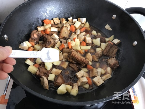 Braised Rice with Pork Ribs and Potatoes recipe