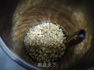 Oatmeal and Wolfberry Soy Milk recipe