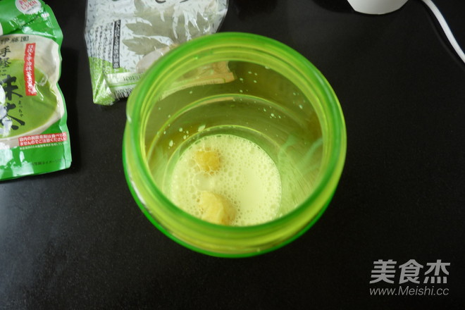 Wormwood Matcha Banana Milkshake recipe