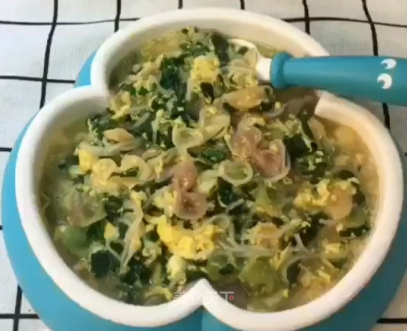 Spinach and Egg Noodles recipe