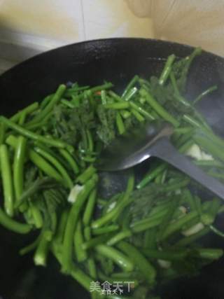 Stir-fried Pumpkin Seedlings recipe