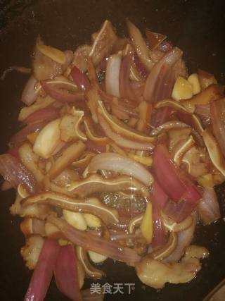 Fried Pork Ears with Onions recipe