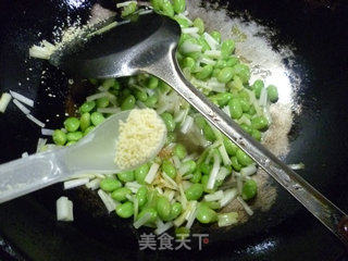 Stir-fried Edamame with Leek Sprouts recipe