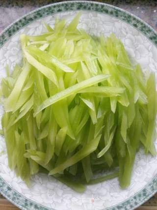 Vegetarian Stir-fried Shredded Lettuce recipe