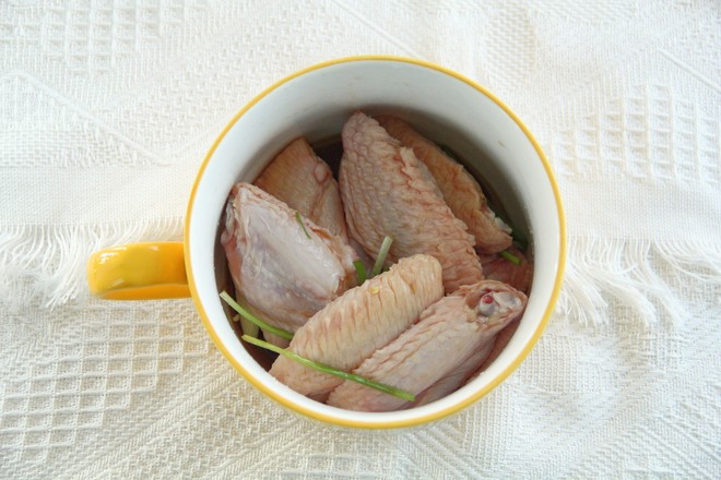 Fresh and Tender Steamed Chicken Wings in Summer recipe