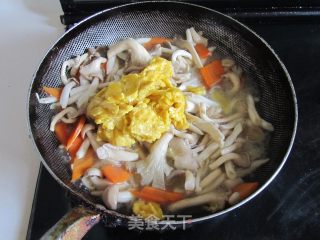 Fried Double Mushroom with Egg recipe