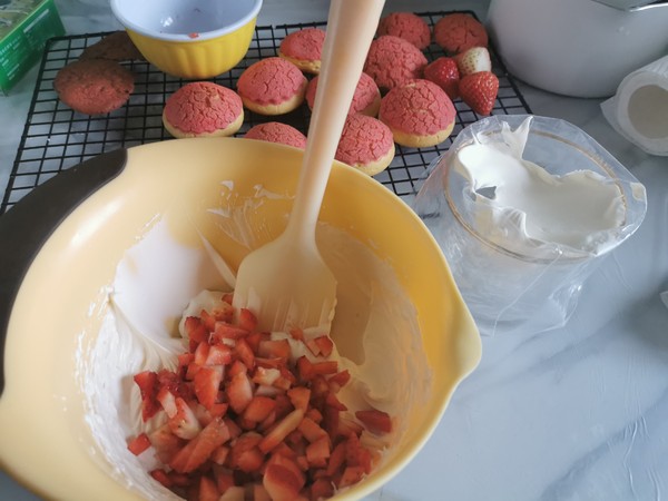 Strawberry Meringue Puffs recipe