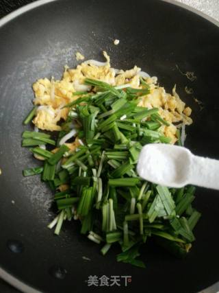 Scrambled Eggs with Leek and Whitebait recipe