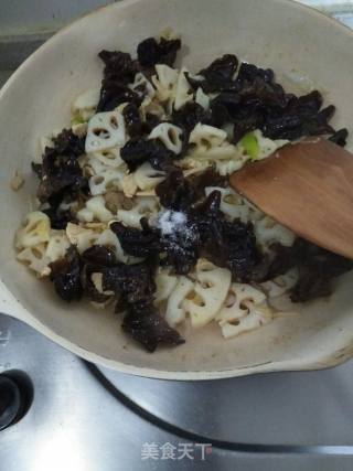 Stir Fried Fungus with Lotus Root recipe