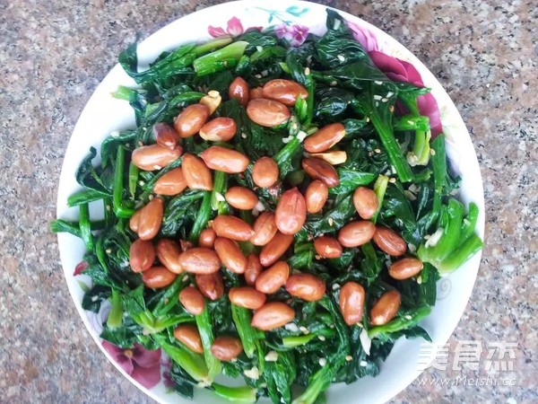 Spinach Mixed with Peanuts recipe