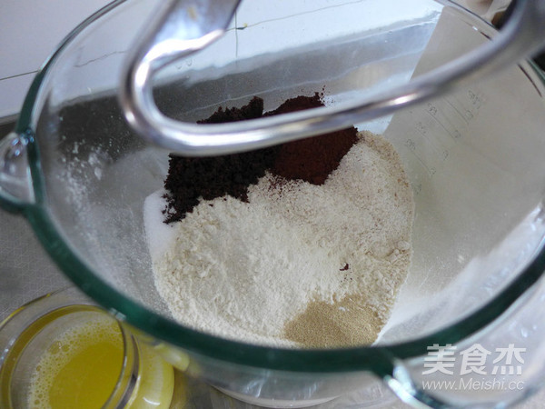 Whole Wheat Cocoa Mochi Soft European Buns recipe