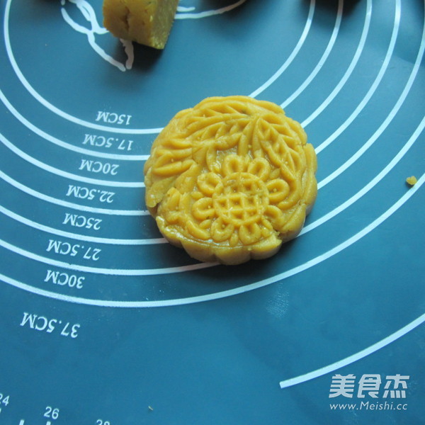 Bean Paste Mooncake recipe